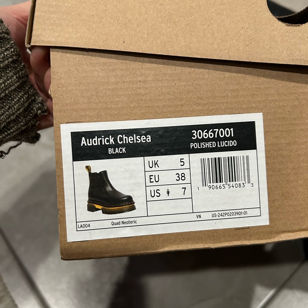 Dr. Martens Doc Martens Audrick Chelsea Black Boots - Picture 8 of 9